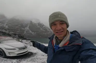 US man driving the whole length of the Americas in a Tesla Model X encounters worrying vehicle warning in harsh weather
