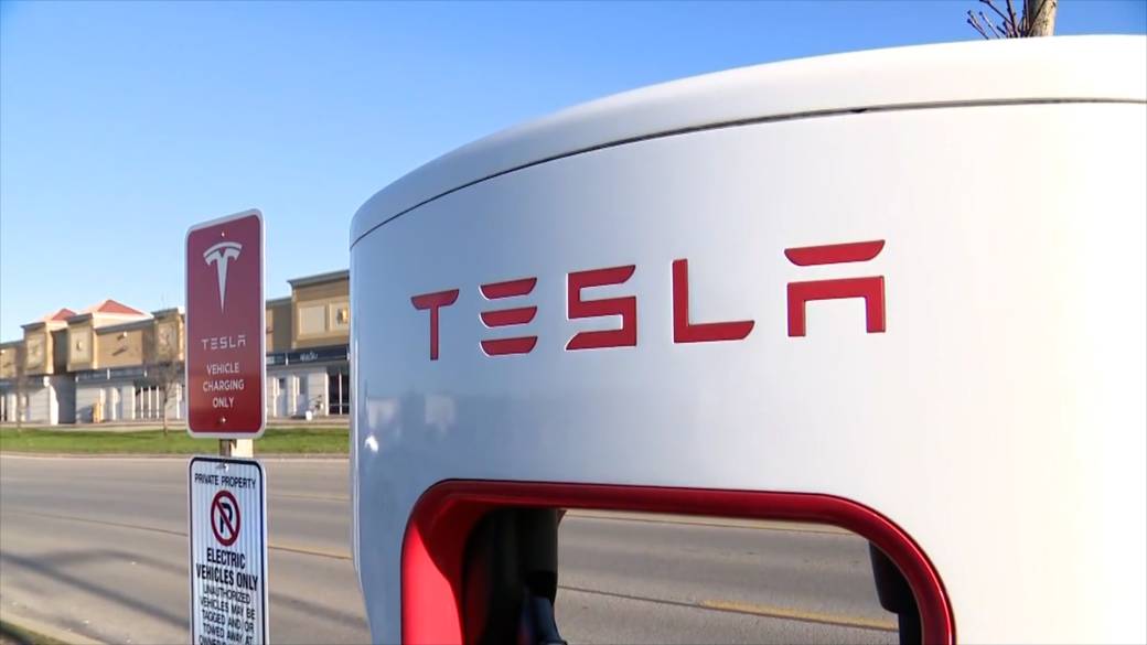 Click to play video: 'Experts hope federal EV policies will spur Alberta adoption'