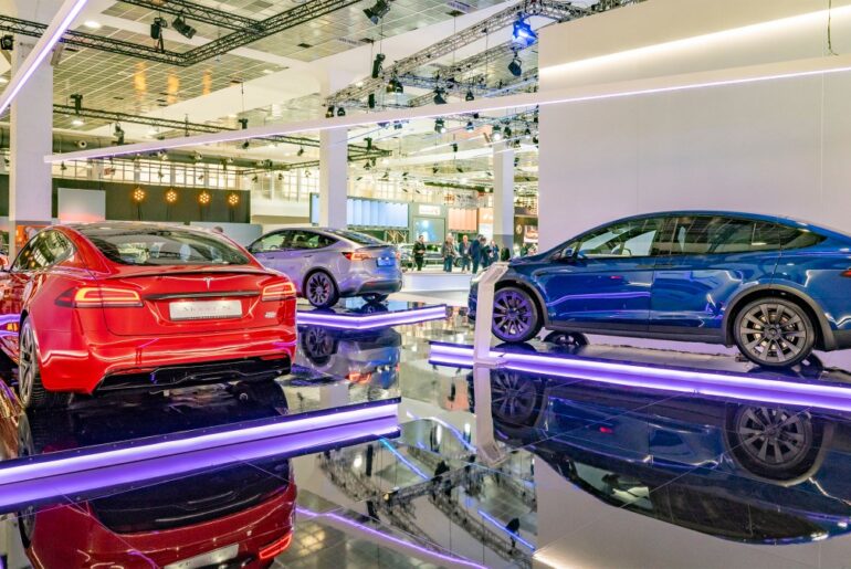 Tesla Kills Model S and X, Merc Has New SUVs, and Jeep Cherokee Hits Another Snag: Downshift