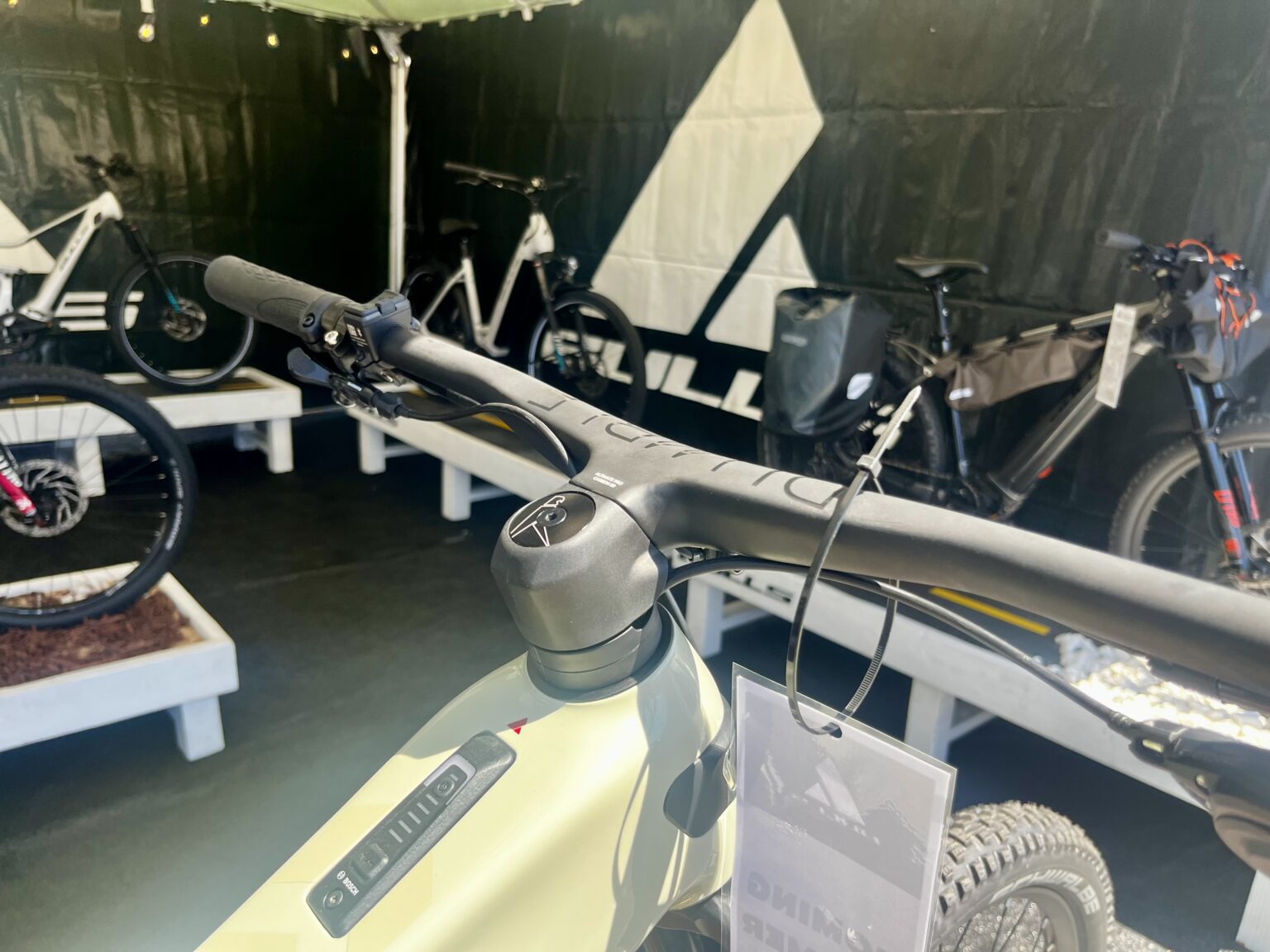 Integrated cockpit on Bulls EMTB