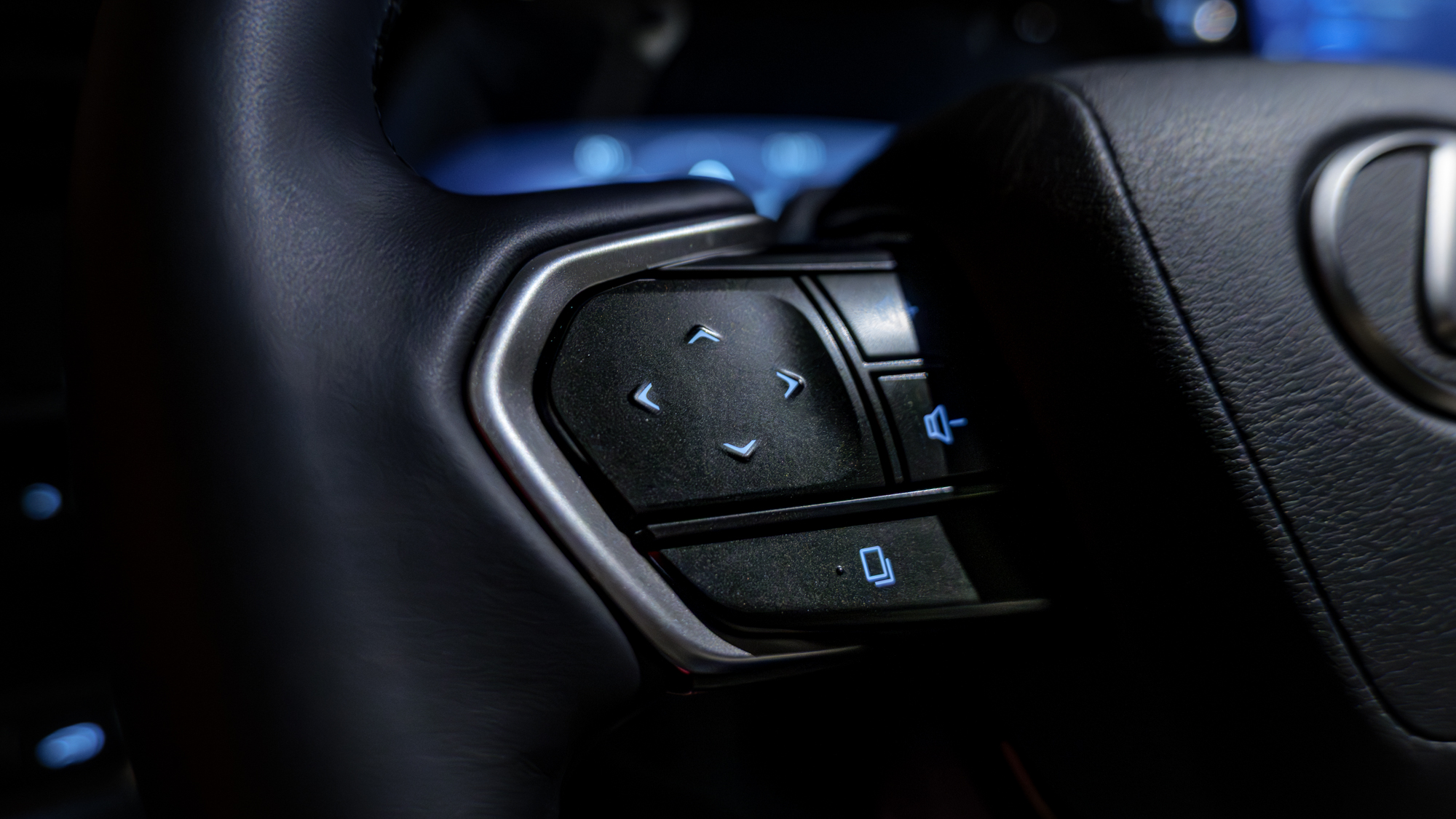 2026 Lexus RX 450h+ review.