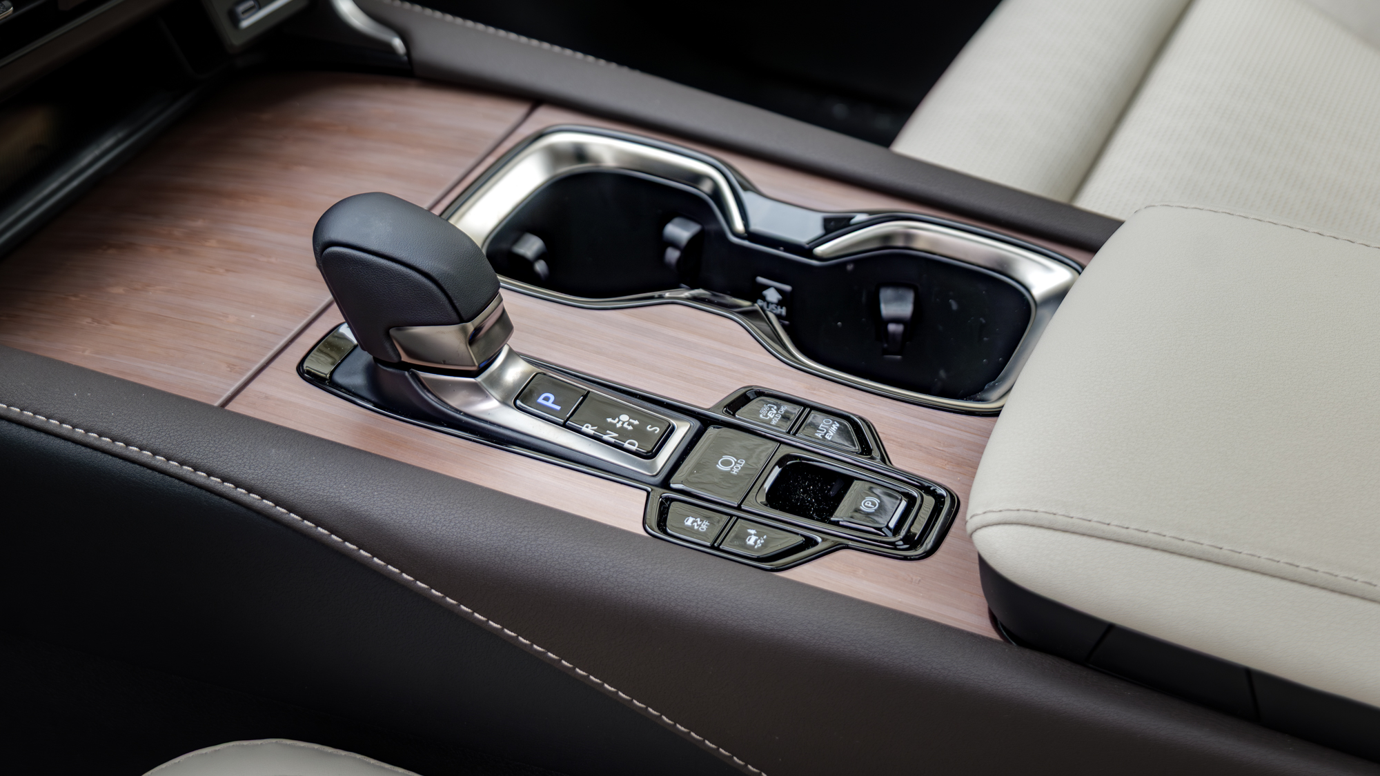 2026 Lexus RX 450h+ review.