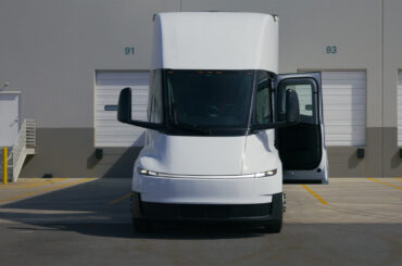Tesla Semi Gains Traction as Fleet Trials Expand Ahead of Production