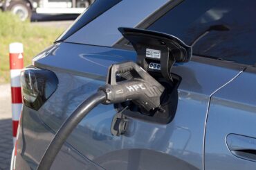 Germany targets 8 million pire electric cars by 2030