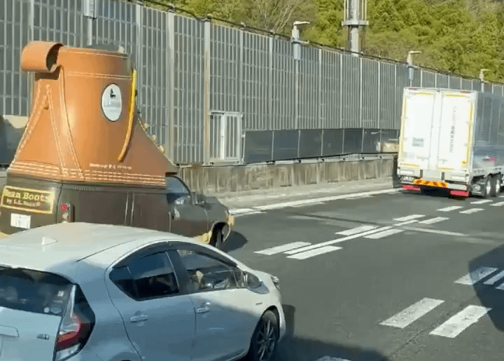 Theres something about product-shaped promotional vehicles which I can’t get enough of. Probably my favourite kind of weird wheels out there.