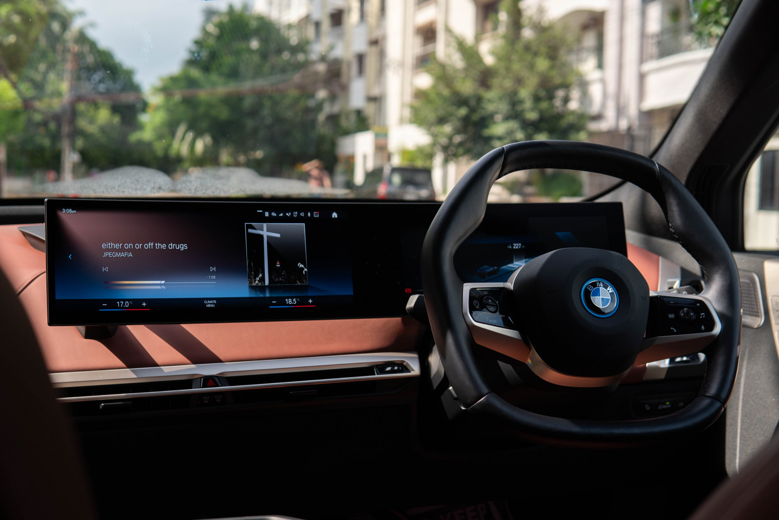 A curved glass display merges driver’s screen and infotainment into one. PHOTO: Arfin Kazi