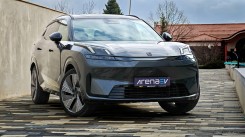 Lynk &  Co 08 headlights