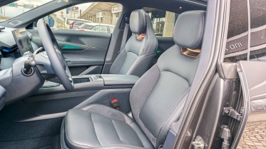 Lynk &  Co 08 seats