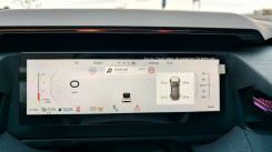 Lynk &  Co 08 driver's display