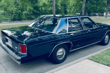 Mint Ford 89 Crown Vic LTD 5.0