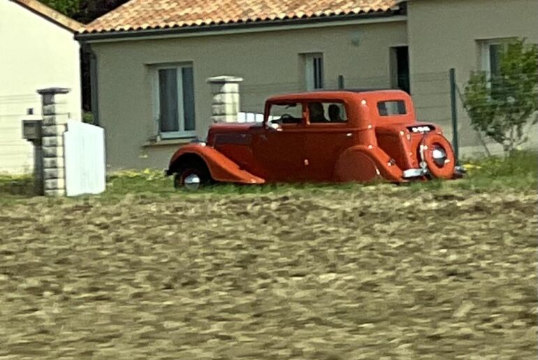 Straight from the 1930s [Berliet Dauphine 1144]