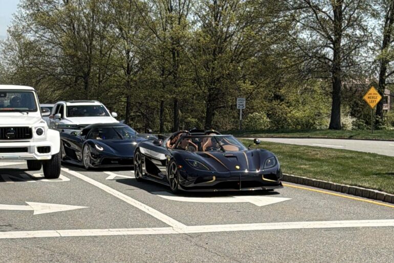 Just a casual [Koenigsegg Jesko Attack] and a [Koenigsegg Agera RS] in the streets of NJ