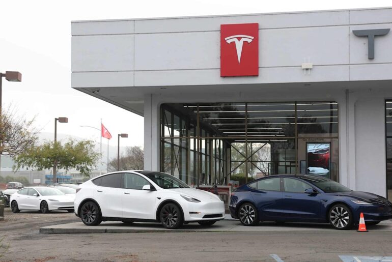 Tesla Drops 4% as EV Demand Fears, SpaceX IPO Uncertainty, April 22 Earnings Loom Large