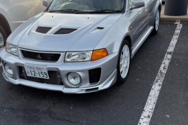 Saw this clean Evo parked outside my gym [Mitsubishi Lancer Evolution V]