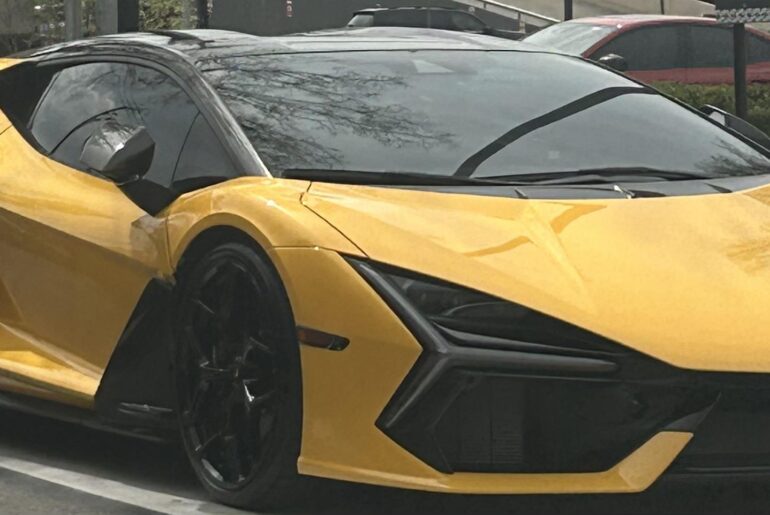 [Lamborghini Revuelto] in the Wild!