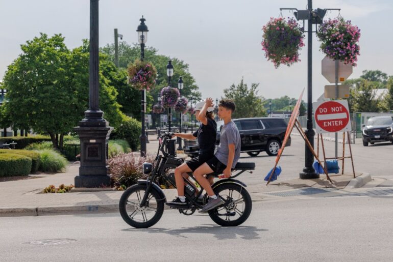 Illinois Senate passes legislation to regulate e-bikes and e-scooters