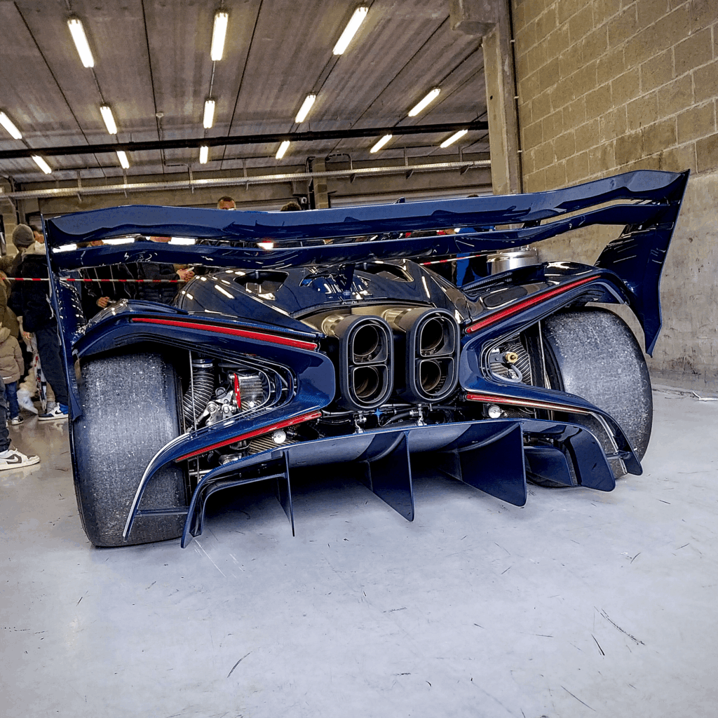 Bugatti Bolide back shot [2845x2845]