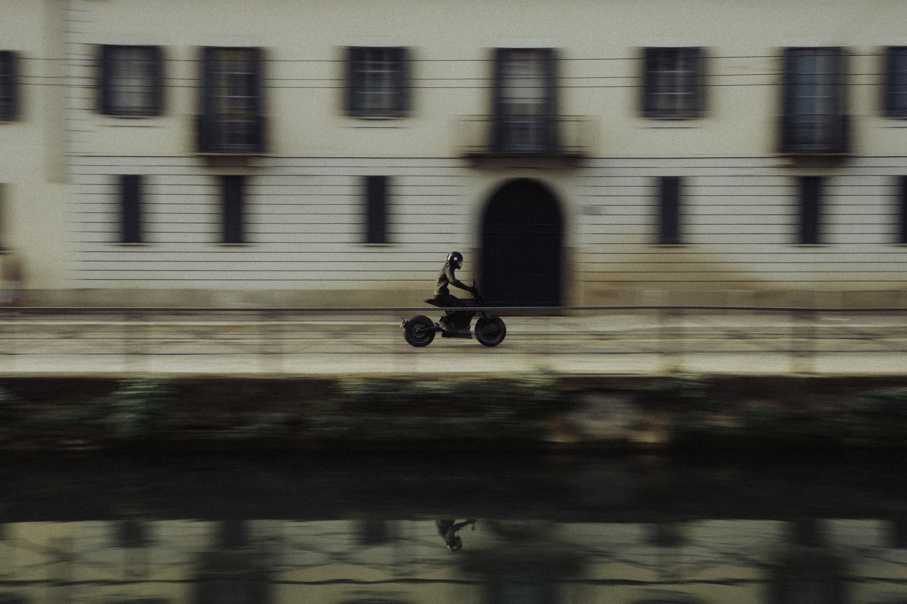 Dynamic panning shot of the DAB 1a BRABUS in Milan city traffic