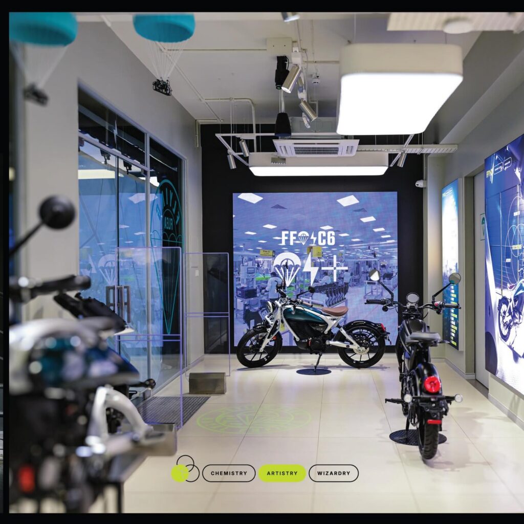 Flying Flea Royal Enfield - THE PACK - Electric Motorcycle News