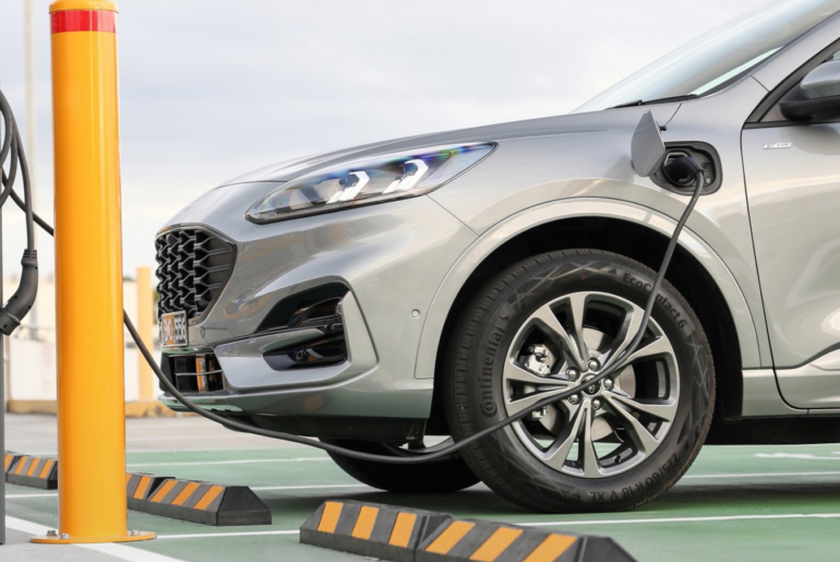 Ford's Only Plug-In Hybrid SUV In America Is Ideal For Those Who Refuse To Go Electric