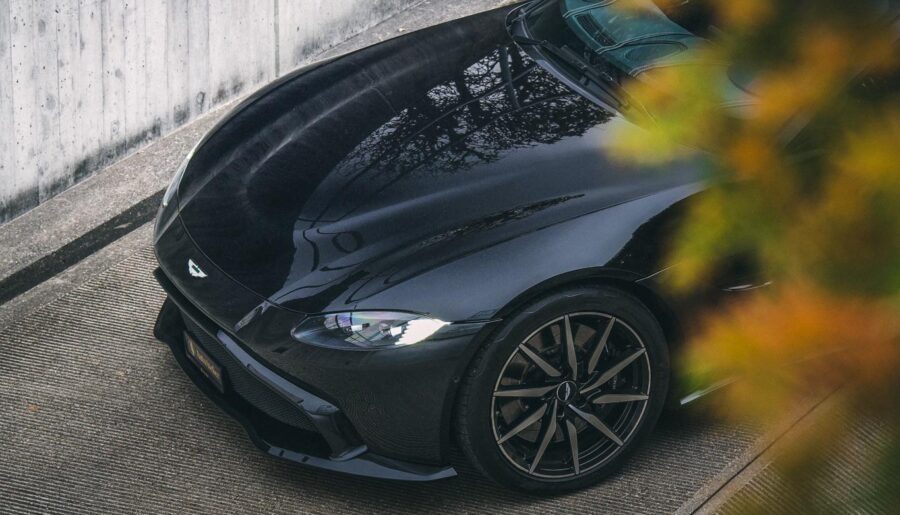 Aston Martin Vantage V8 [1365×2048]