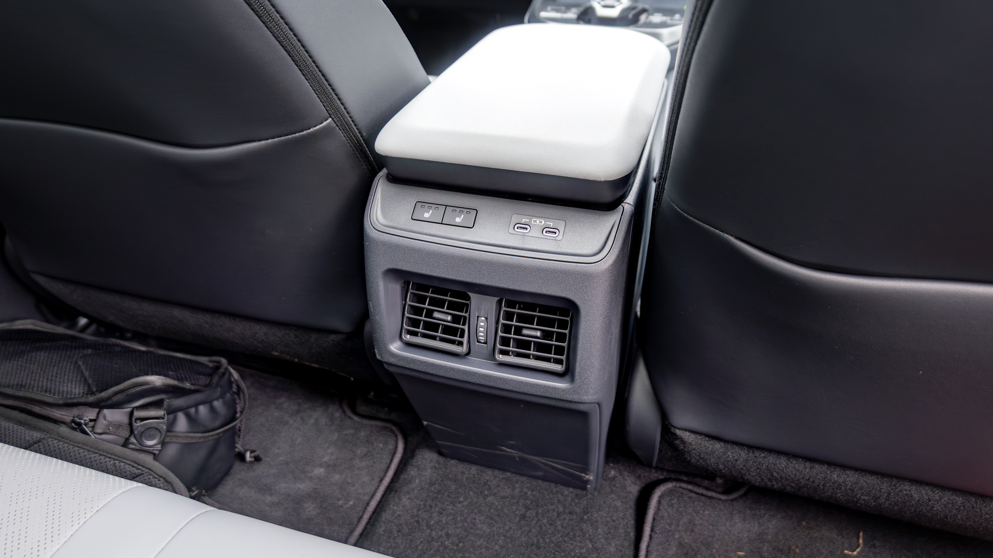 2026 Subaru Uncharted rear legroom.