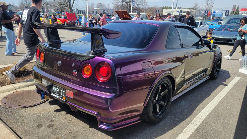 Nissan Skyline R34 GTR [4032x2268]