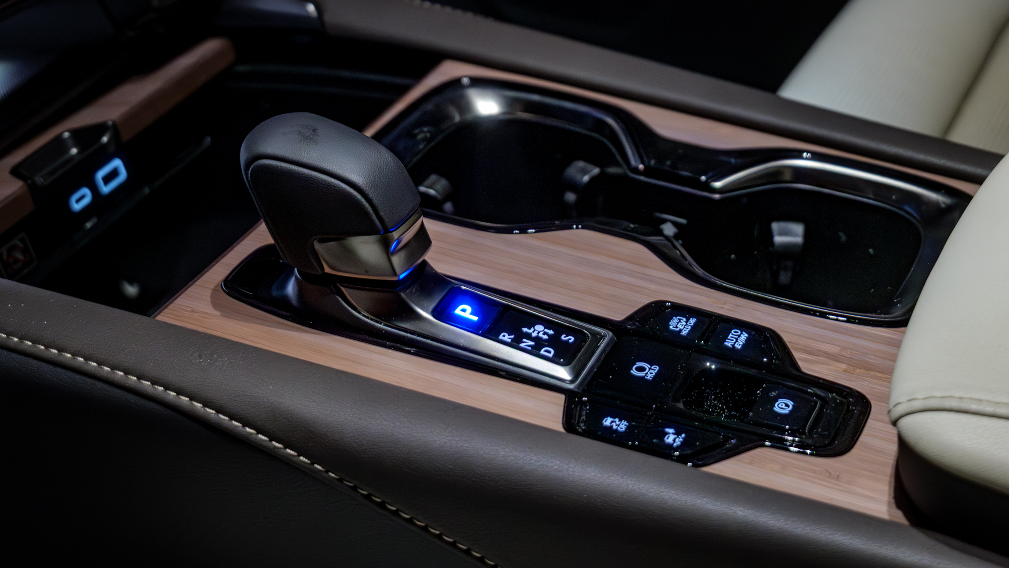 2026 Lexus RX 450h+ review.