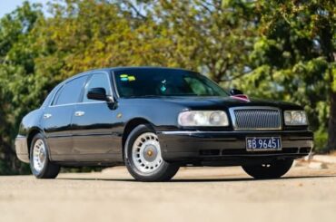 Hongqi Qijian CA7460 is a luxury sedan produced by the Chinese automaker FAW Group under its Hongqi (Red Flag) brand between 1998 and 2005. It is most notable for being a licensed rebadged version of the third-generation Lincoln Town Car, built on Ford's famous Panther platform.