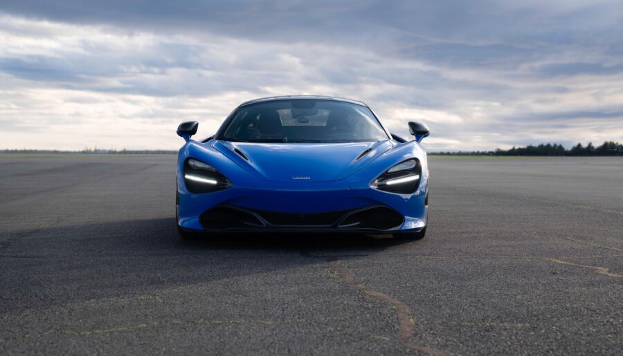 McLaren 720S [9500×6300]