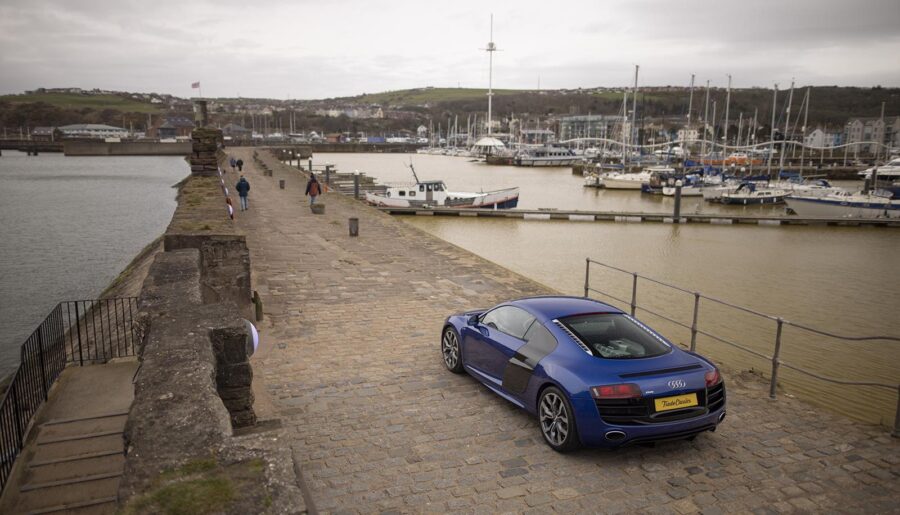 2009 Audi R8 V10 (1600 x 1067)