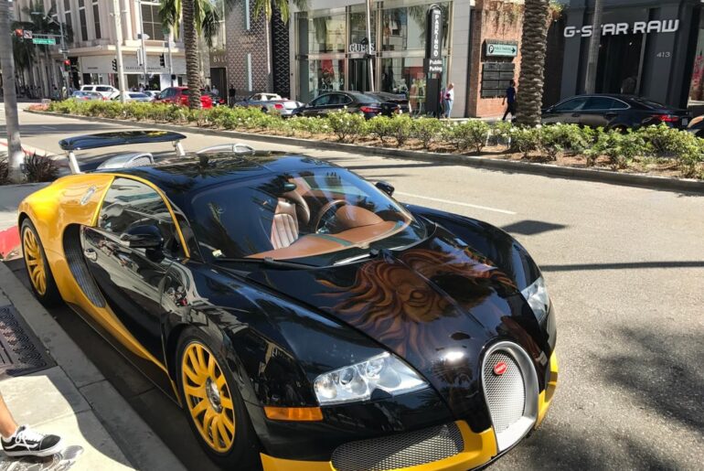 [Bugatti Veyron] spotted in Beverly Hills