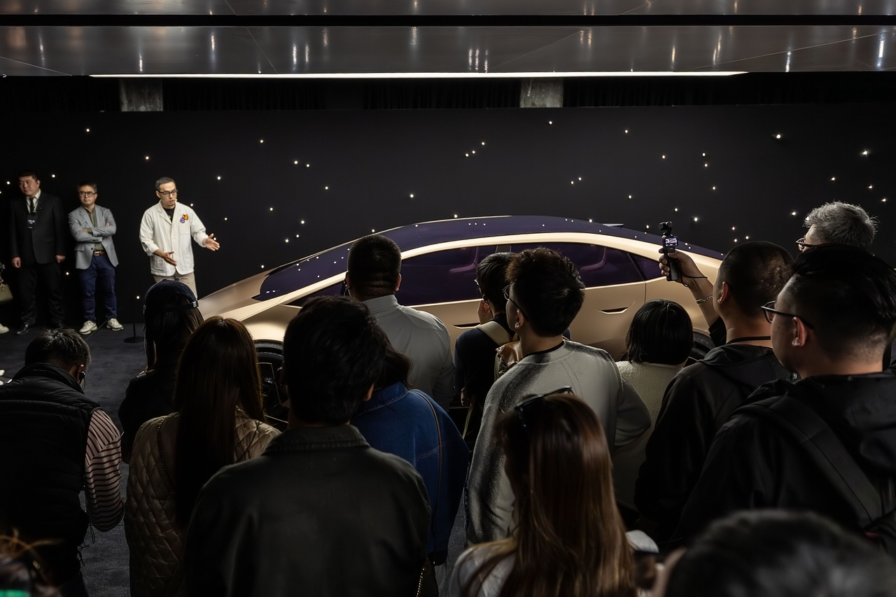 Wen Jiali, chief designer of AVP China Hyundai Design Team, explains the Venus concept at the launching event in Beijing on Friday. (Hyundai Motor Group)
