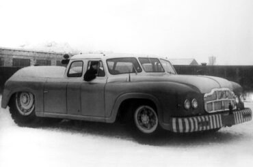 The MAZ-541, developed in 1956, was designed to tow aircraft