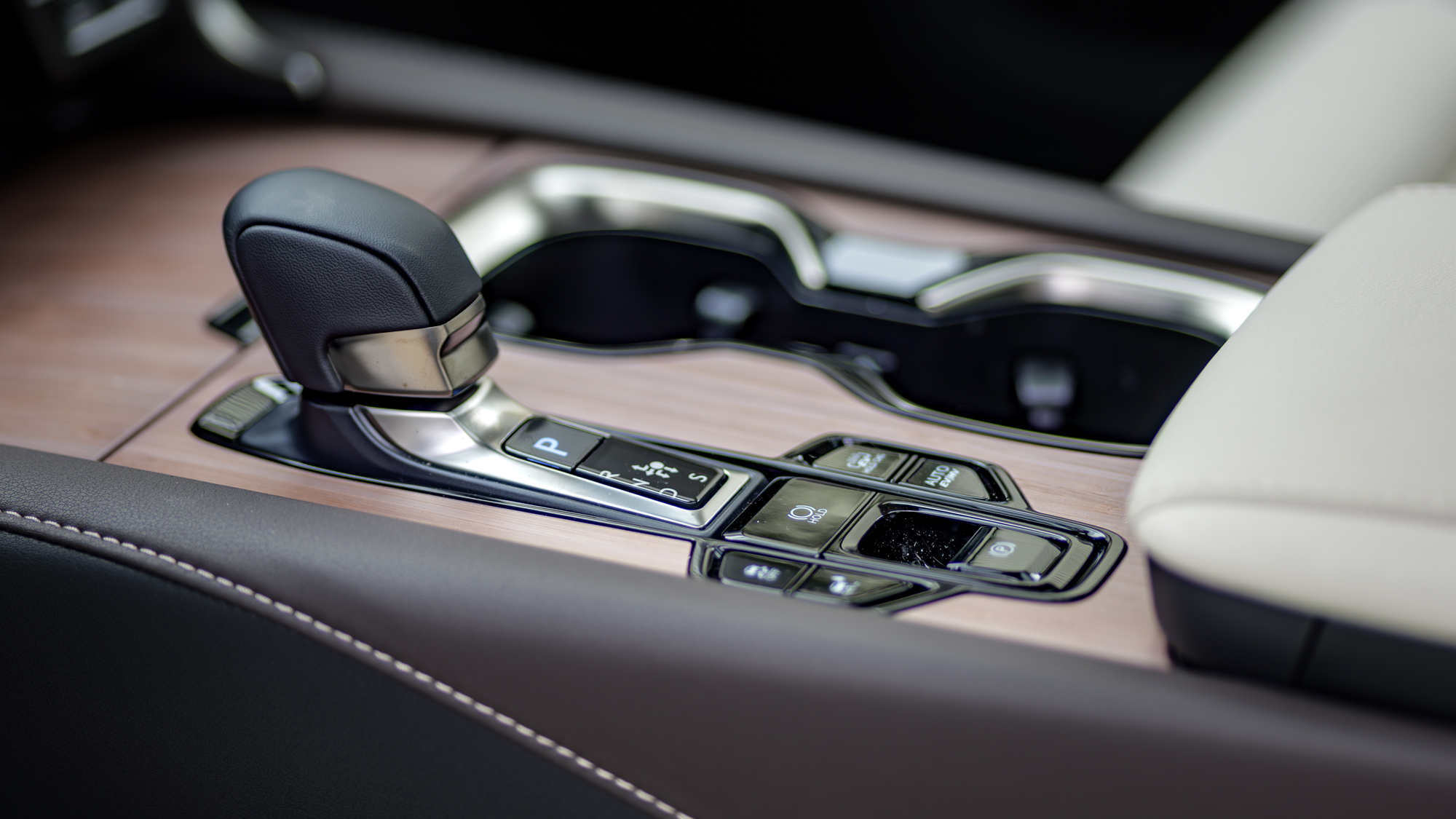 2026 Lexus RX 450h+ review.