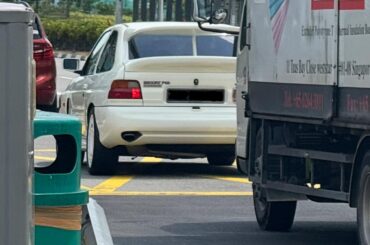 [Singapore, Ford Escort] Genuinely ran to take photo