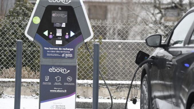 Transportation. France wants to quintuple its electric terminals on motorways and national roads by 2035