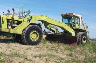 Raygo Giant Grader: Double Engines, Double Articulation, Double Weird...
