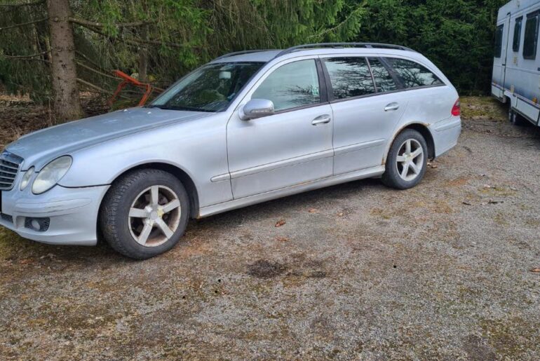 2007 Mercedes E-Class wagon with 550.000 agonizing miles: The official car of?