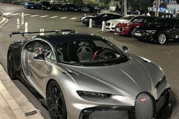 [Bugatti Chiron] Seen at car meet downtown. Super clean.