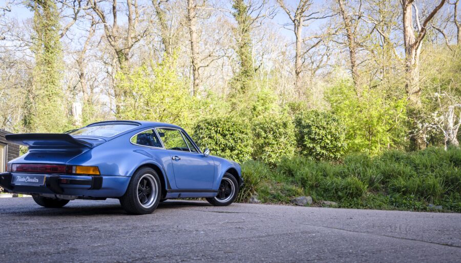 1975 Porsche 911 930 Turbo (8256 x 3852) (HUGE photo)