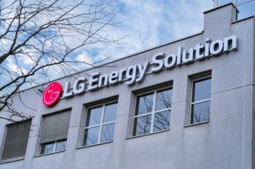 LG Energy Solution swings to Q1 loss on weak EV demand