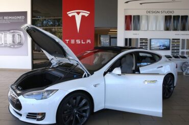 Tesla Wants a $50,000 Penalty for Anyone Who Tries to Resell Its Signature Model S and X