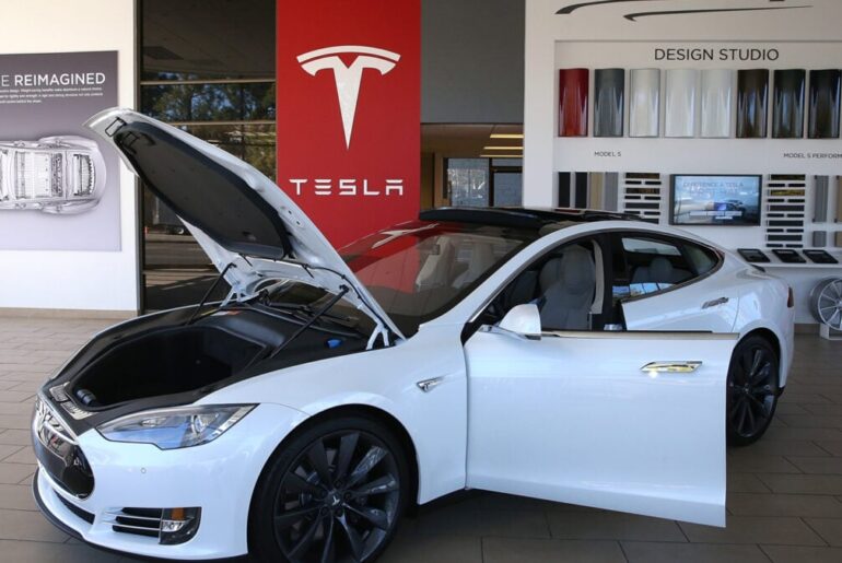 Tesla Wants a $50,000 Penalty for Anyone Who Tries to Resell Its Signature Model S and X