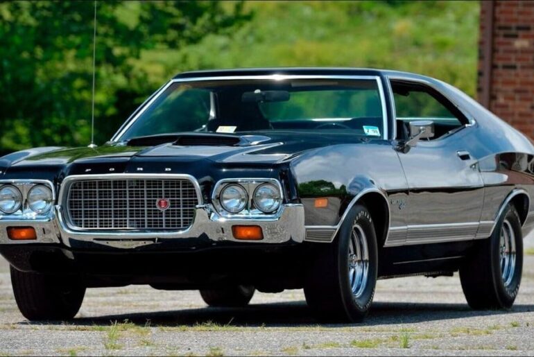 It is 1980, and you are an undercover NYPD cop that needs to infiltrate a gang and stop their operations. You Are The Wheelman, so what car are you choosing for the mission?