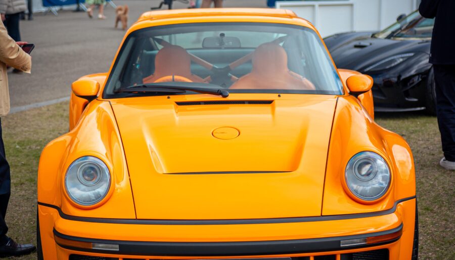 A rather lovely Singer DLS at Salon Prive [3434 x 4293]