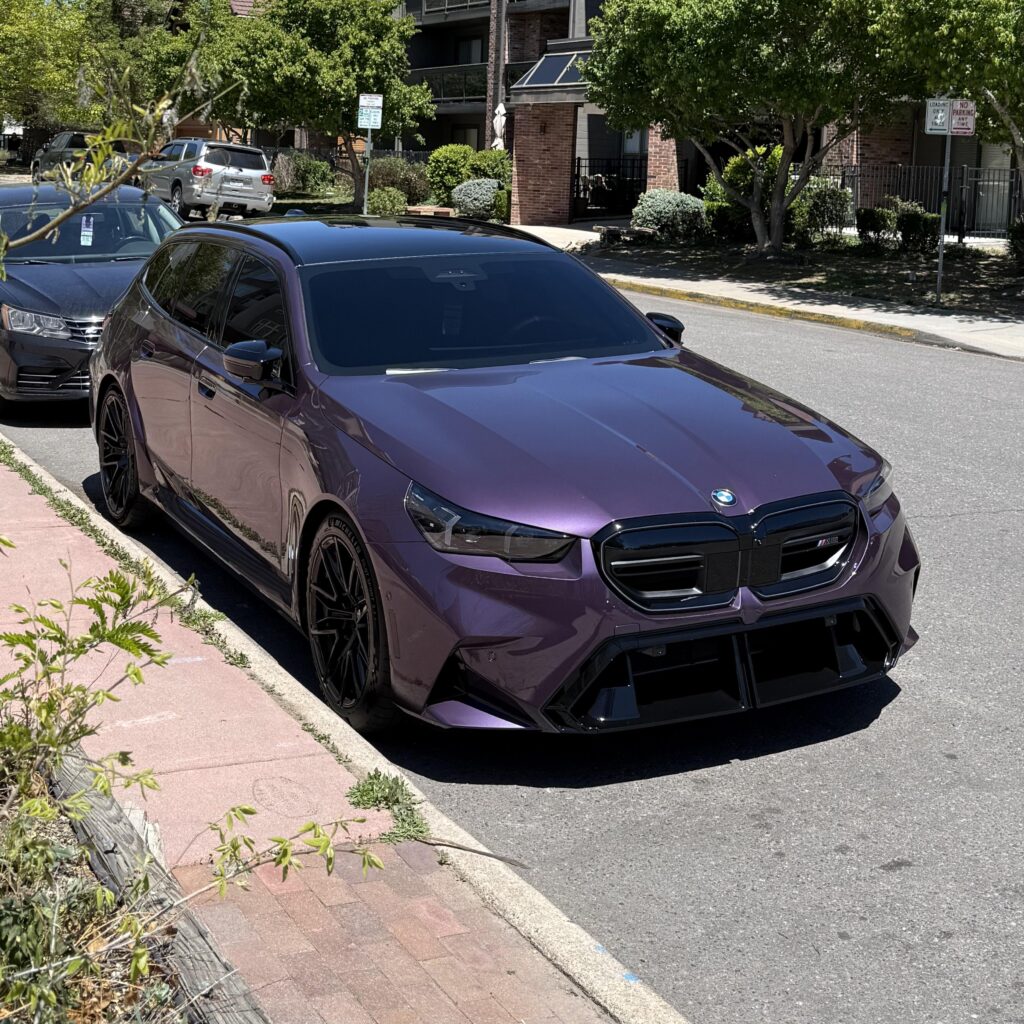 BMW M5 Touring finished in Daytona Violet [3355x3355]