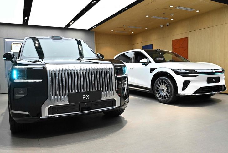 A Zeekr 9X and 7X are seen at a showroom in Beijing, April 16. AFP-Yonhap