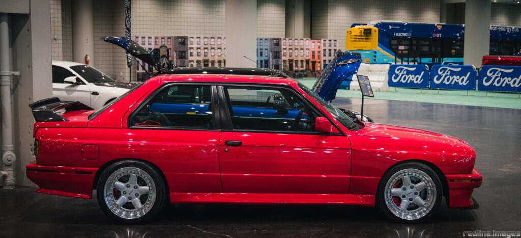 Candy BMW M3 E30 [6016 x 2744]
