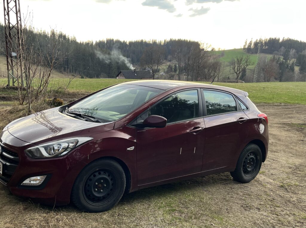 This thing is kind of neat. It’s not fast but it has enough kilowatts, handles surprisingly good, the gearbox is quite smooth and it has torque for days